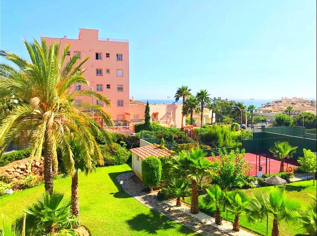 Seaview Apartment With Great Amenities & Facilities Бенальмадена Экстерьер фото